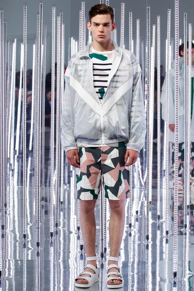 Look 25